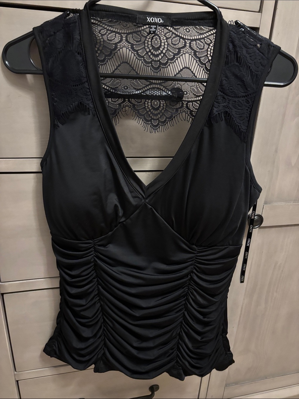 XOXO Black Lace-Back Ruched V-Neck Tank - Picture 3 of 5